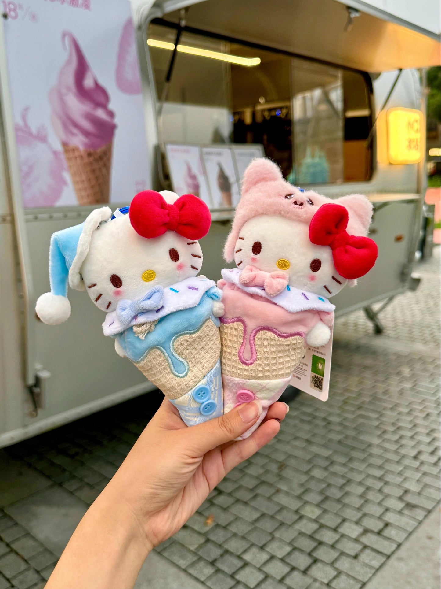 [genuine] cone hellokitty bag pendant doll hello KT pendant doll keychain present